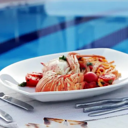 Paradise Island Hotell 5*